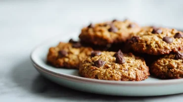 Gezonde havermout banaan koekjes die gemakkelijk te maken zijn in de heteluchtfriteuse.