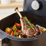 Heerlijk lamsrack bereid in de Airfryer voor een perfecte krokante korst.
